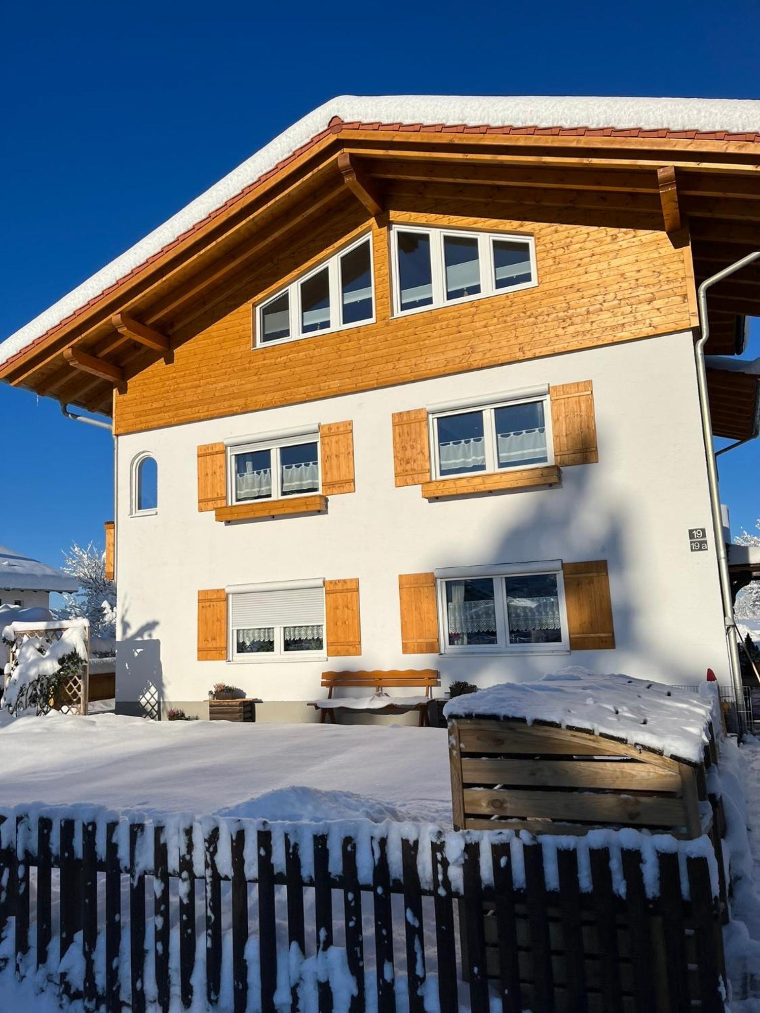 23 Neu Erbaute Ferienwohnung Mit Schloss- Und Panoramablick 할블레흐 외부 사진