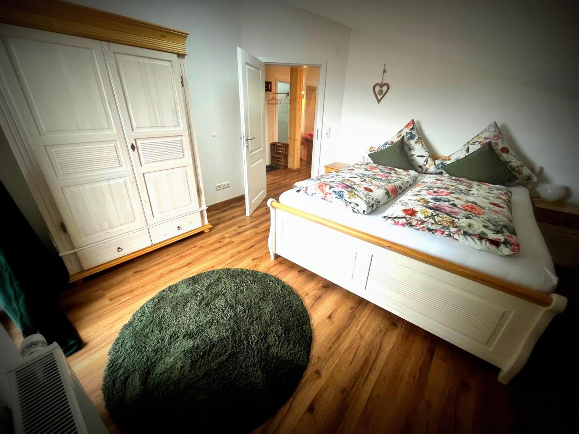 23 Neu Erbaute Ferienwohnung Mit Schloss- Und Panoramablick 할블레흐 외부 사진