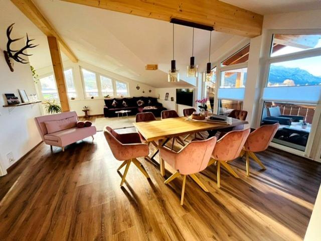 23 Neu Erbaute Ferienwohnung Mit Schloss- Und Panoramablick 할블레흐 외부 사진