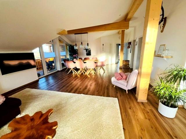 23 Neu Erbaute Ferienwohnung Mit Schloss- Und Panoramablick 할블레흐 외부 사진