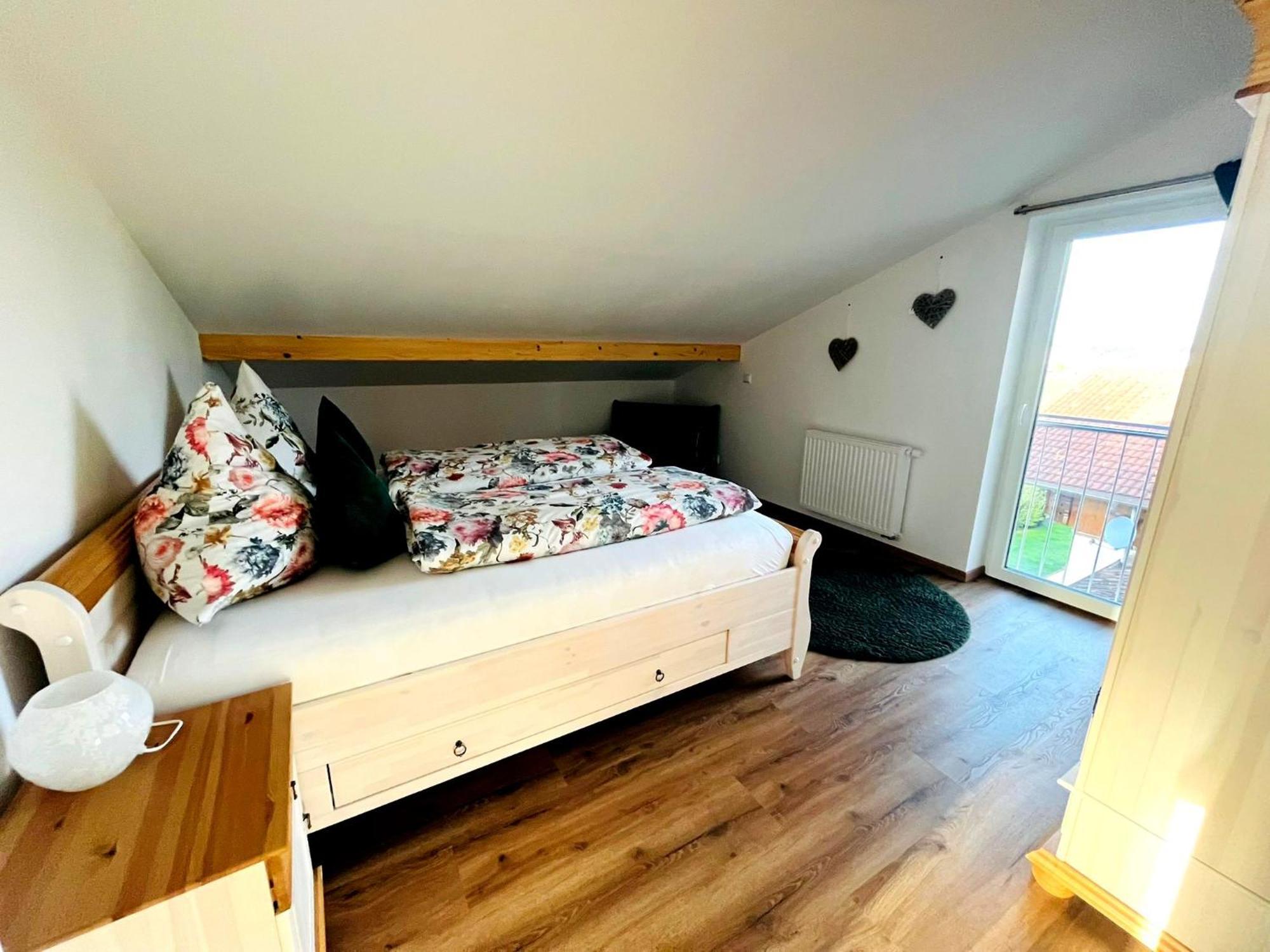23 Neu Erbaute Ferienwohnung Mit Schloss- Und Panoramablick 할블레흐 외부 사진