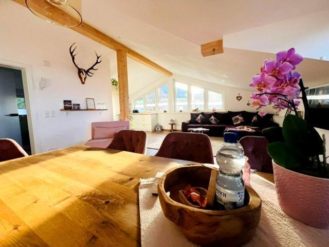 23 Neu Erbaute Ferienwohnung Mit Schloss- Und Panoramablick 할블레흐 외부 사진