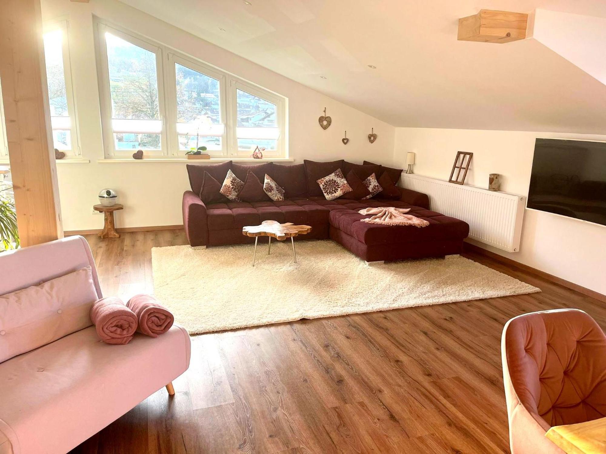 23 Neu Erbaute Ferienwohnung Mit Schloss- Und Panoramablick 할블레흐 외부 사진