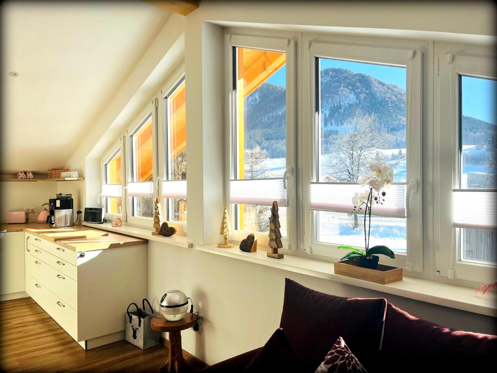 23 Neu Erbaute Ferienwohnung Mit Schloss- Und Panoramablick 할블레흐 외부 사진